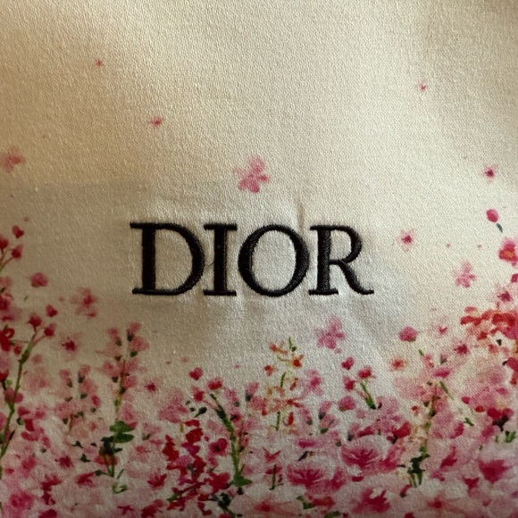Dior Pink and White Cosmetic Bag with mini Dior lip maximizer. - Picture 5 of 9